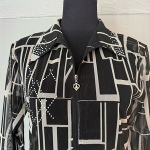 Valentina Elegant Black and Cream Patterned Sheer Zippered top med  B17